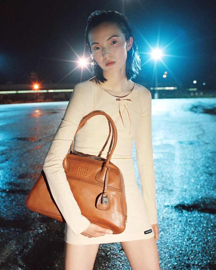 Tendance de l'Entre-deux et esthétique lo-fi argentique, campagne de mode MiuMiu.