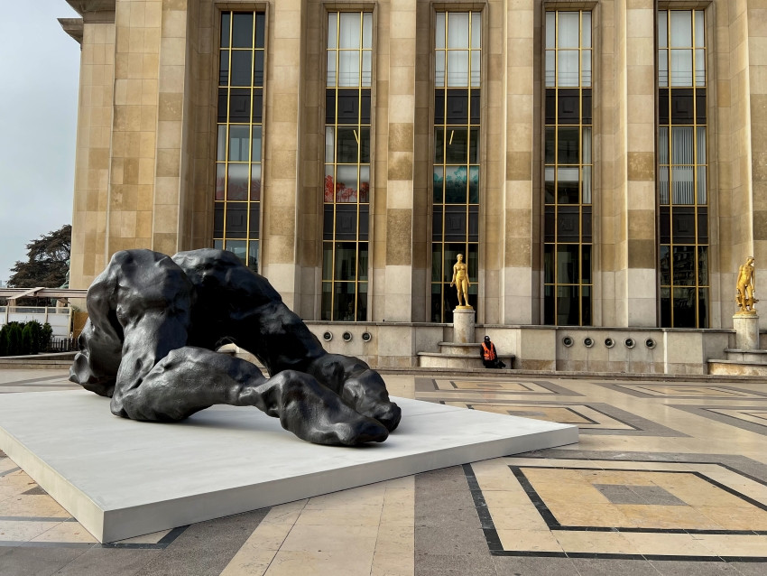 ALT : Sculpture monumentale en bronze de Tracey Emin.